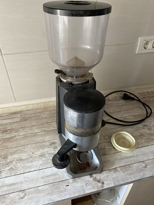 Vand rasnita de cafea in stare f buna de functionare