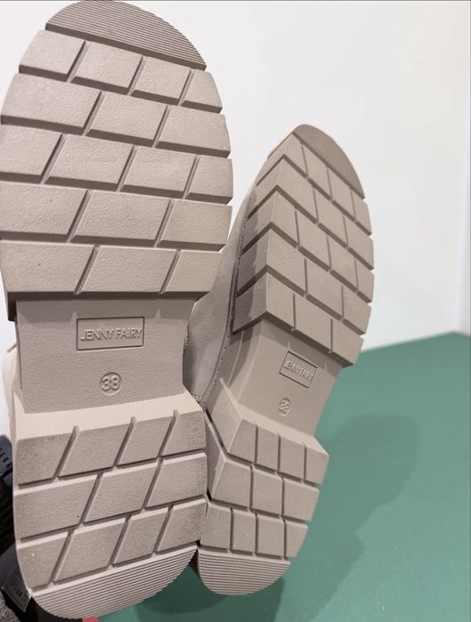 Велурени боти с ниска подметка