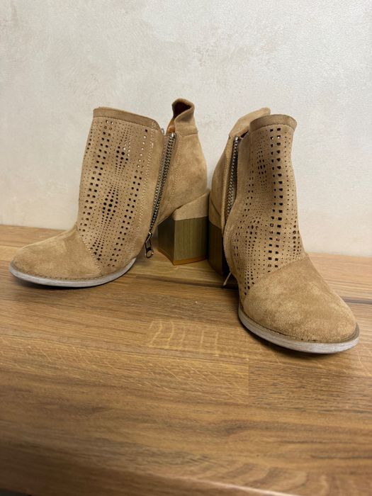Botine piele întoarsă