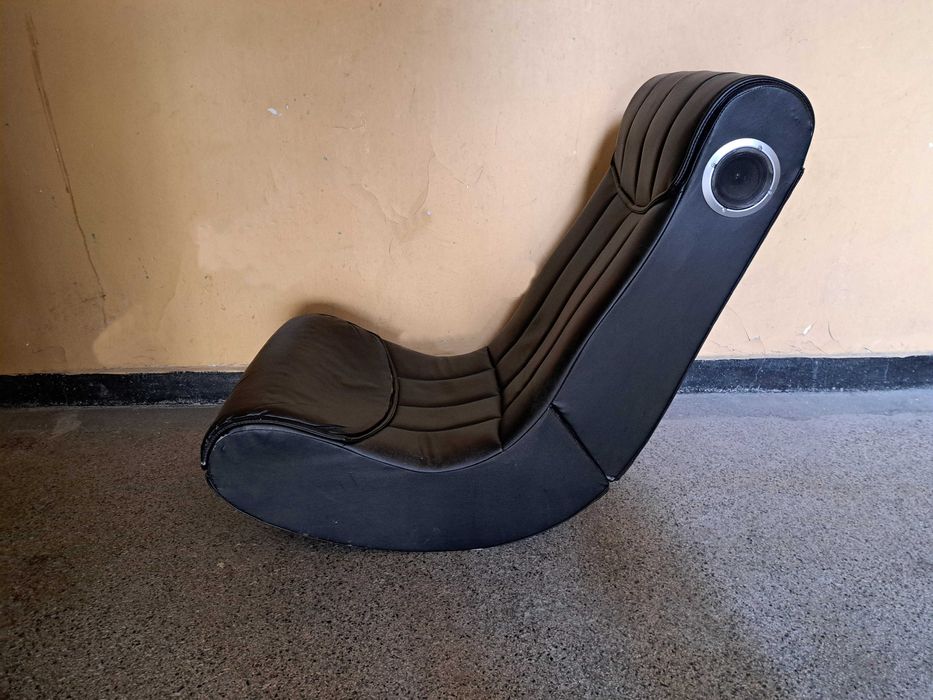 Люлеещ кожен стол.