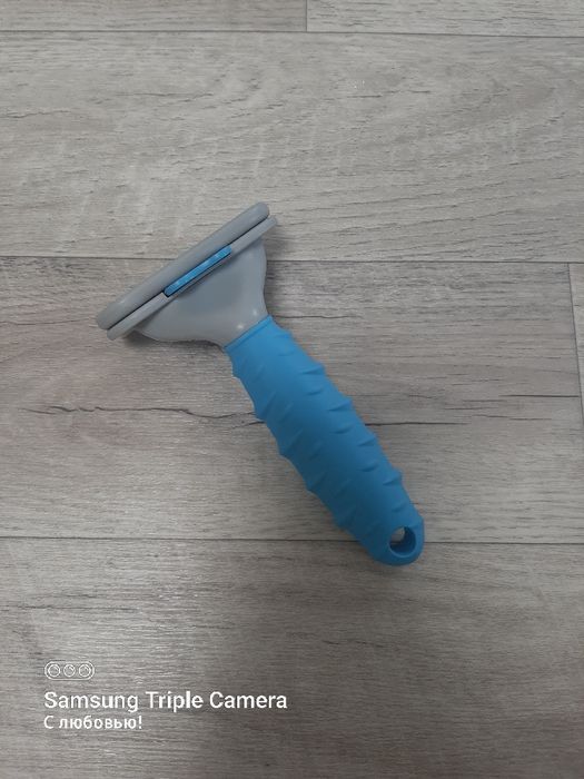 Щётка для вычесывания животных