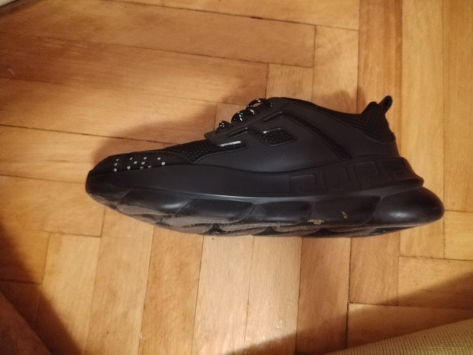 Adidași pentru adolescenți.