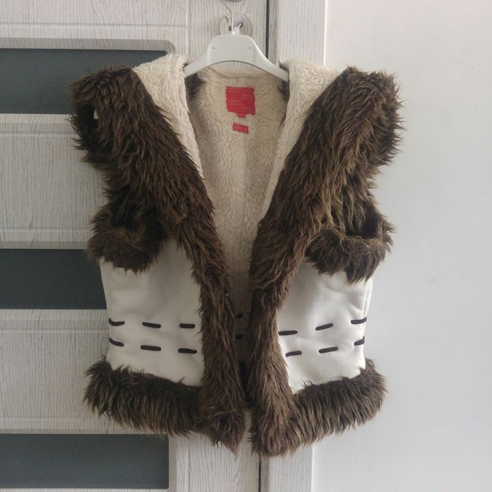 Червено кадифено яке и елеци