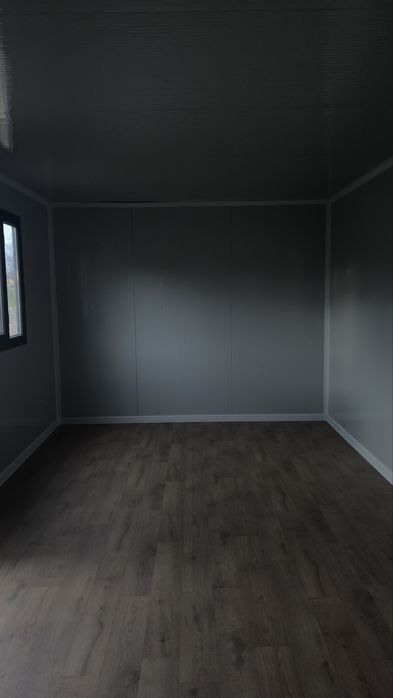 Контейнери 300/700  Контейнери / Фургон по порьчка