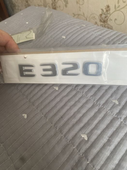 Шильдик на крышку багажника 4 matic