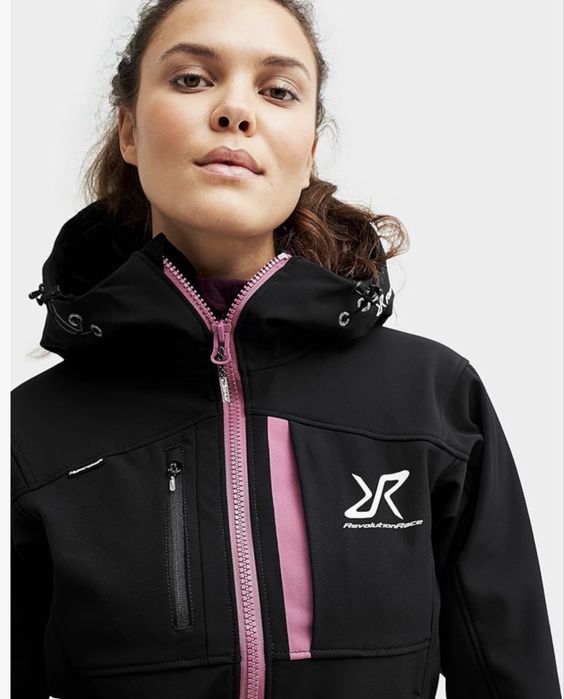 Дамско софтшел яке REVOLUTION RACE . Размер XS