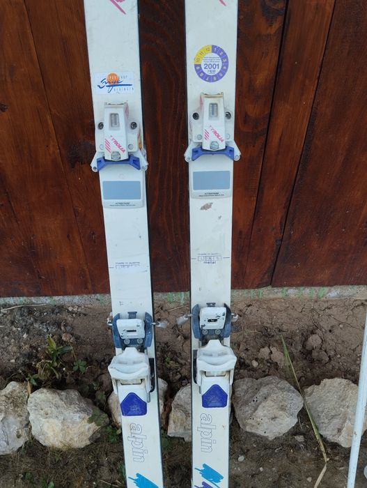 Vând schiuri ALPIN 150