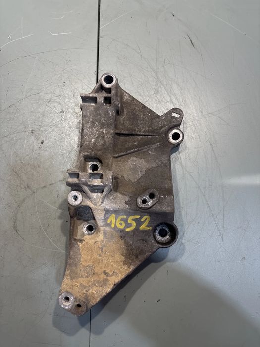 Suport alternator 8200100140 Renault Megane 2004 1.9 dCi MT (116 hp)