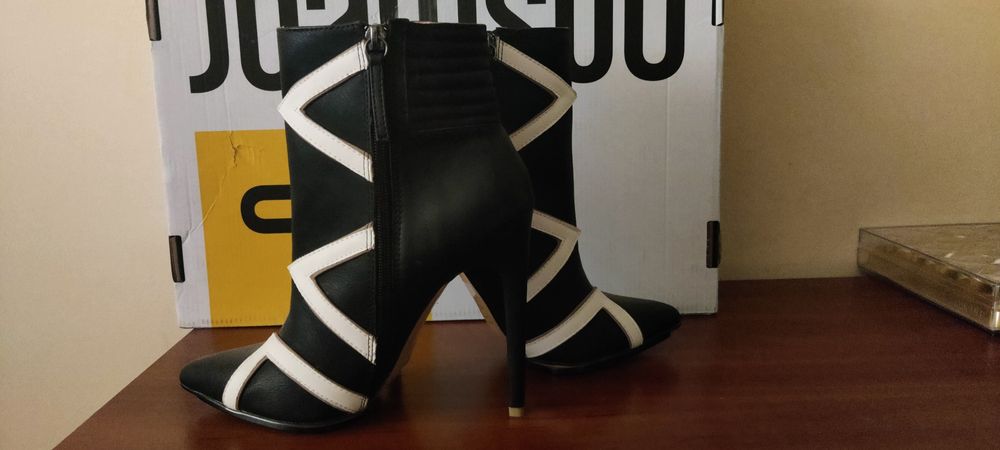 Botine model animal print zebra