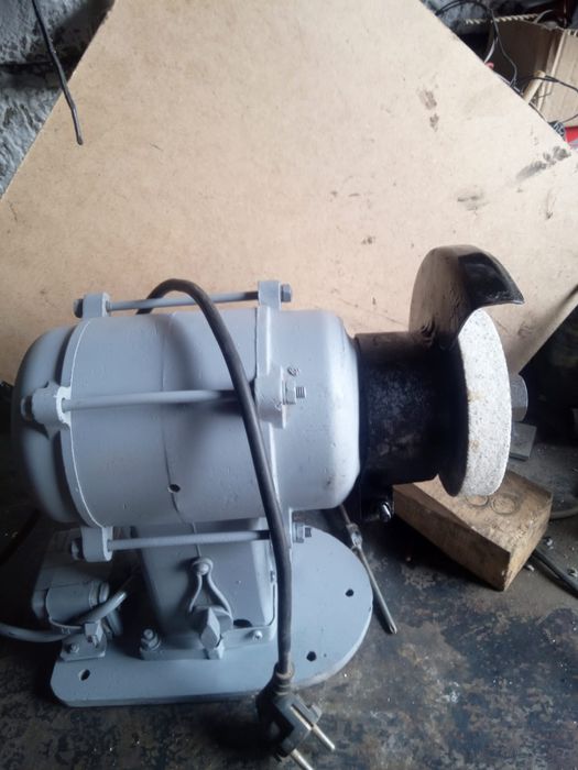 Наждачный станок,  220 вольт, 1 кВт, 3000 об/ мин