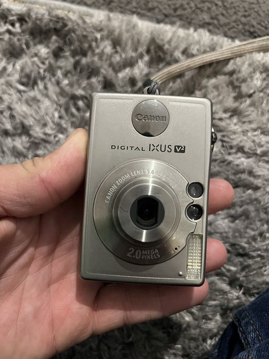 Aparat foto de colectie Canon Ixus V2