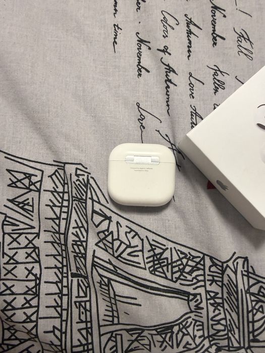 casti apple airpods 4