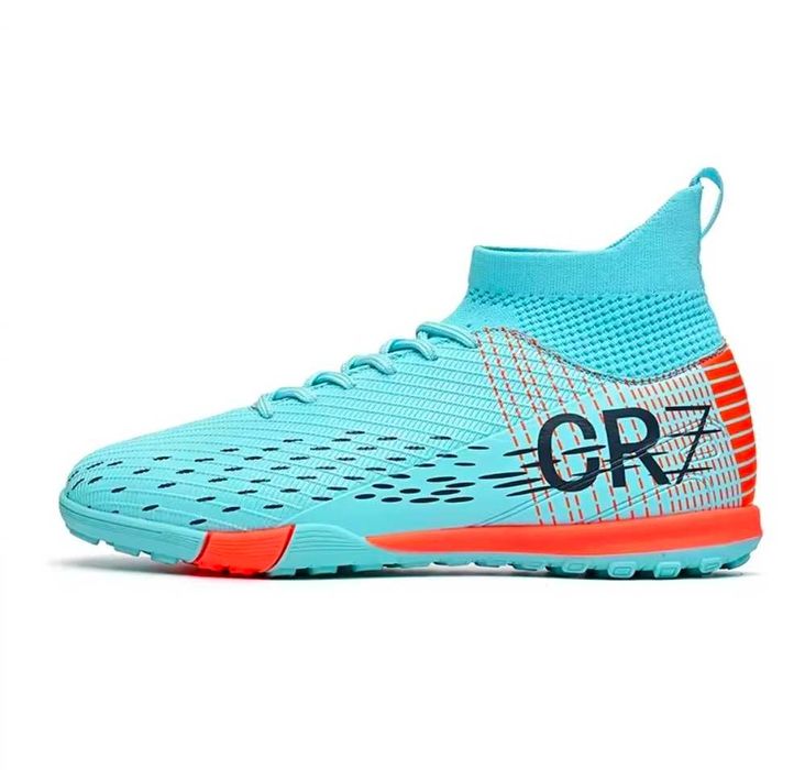 Футболни стоножки Кристиано Роналдо 2026г CR7 Бял цвят