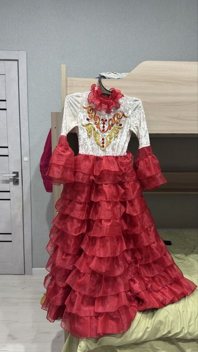 Продаётся красивое праздничное платье для девочки