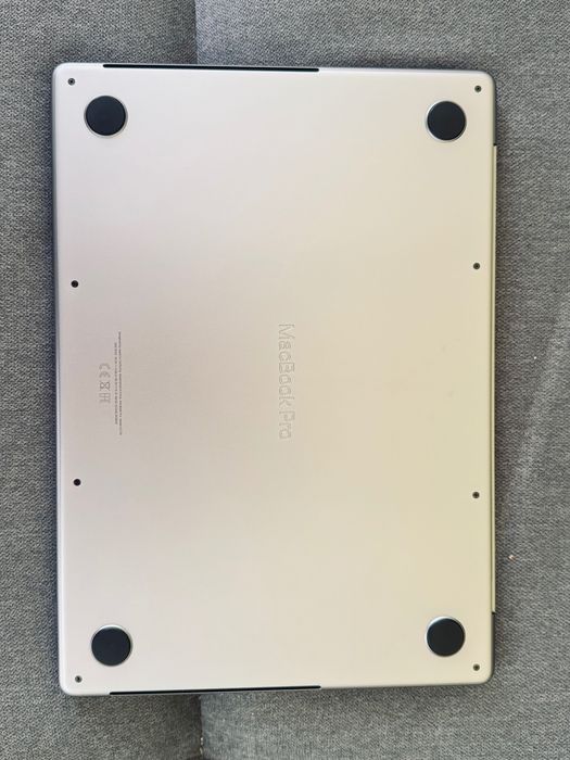 MacBook Pro 14” M2. 16gb. 512gb