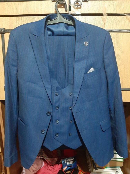 Костюм (Тройка)..