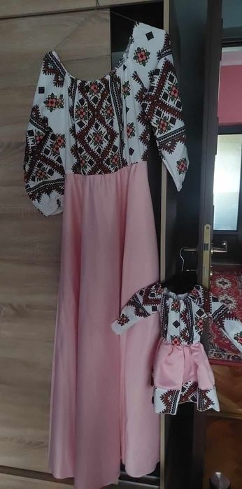 Vând rochii mama fica