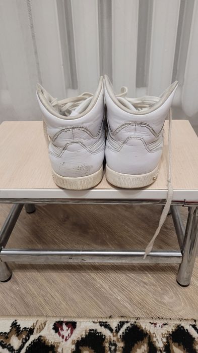 Продам женские кроссовки Reebok