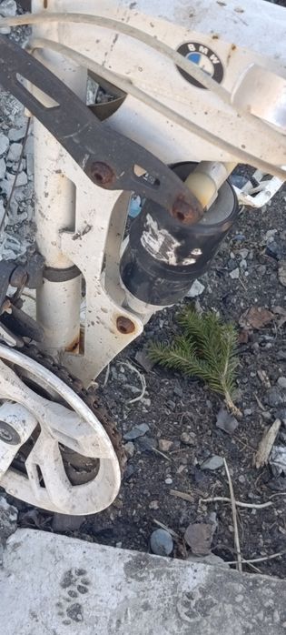 Велики БМВ и товер за два велика