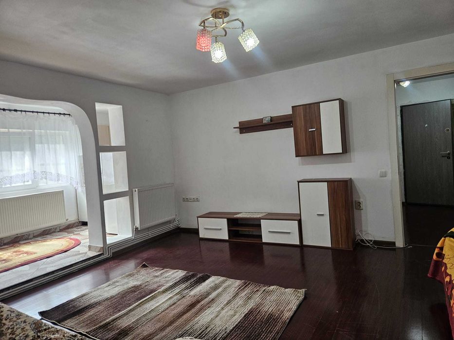Inchiriez apartament micro 4