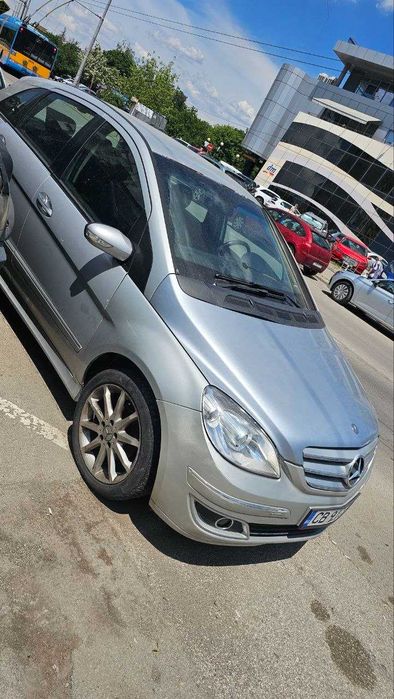 Продавам Mercedes-Benz B180 в добро техническо състояние