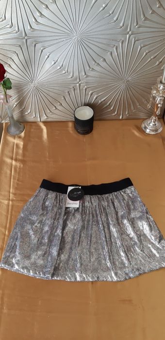 Bershka, cu paiete, măr L, nouă.