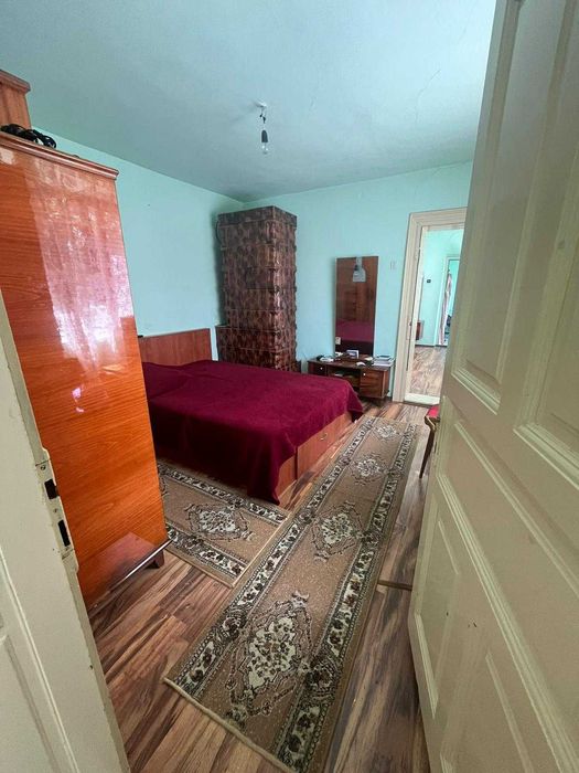 Casa de Locuit cu Teren si Curte Mare