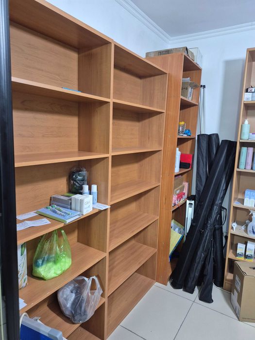 Продается полка - шкаф (можно для товара или книг)