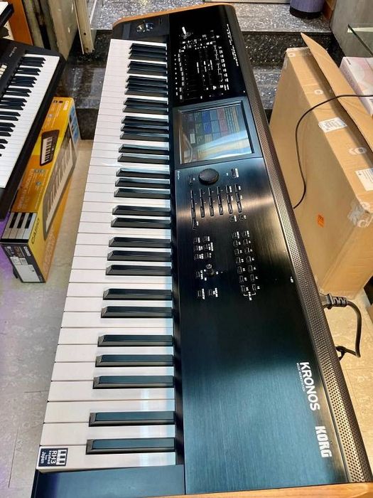 Korg Kronos 2 /73/RH3 (Nou) Japan