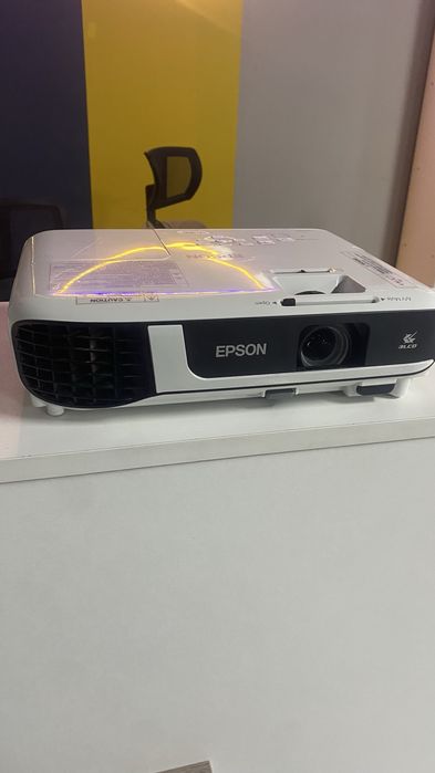 Проектор Epson EB-W51 – в отличном состоянии