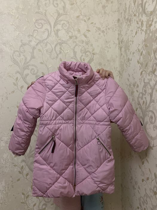 Kurtka dlya devochek