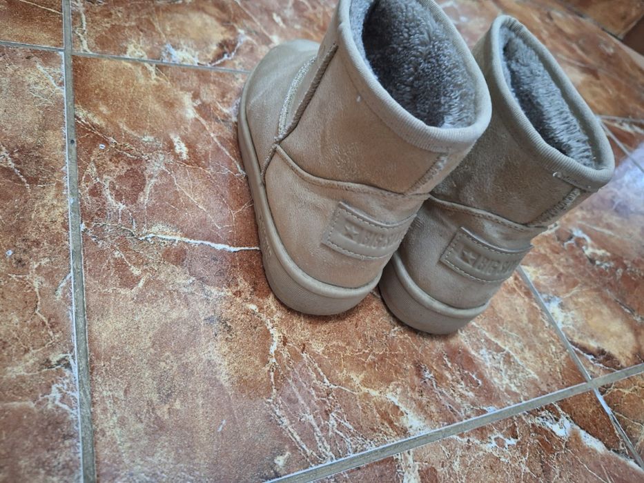 Ghete fete maro calduroase