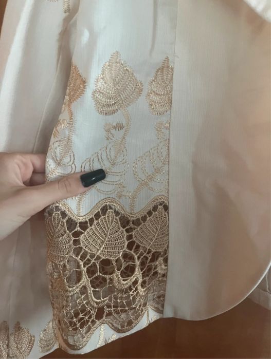 compleu model deosebit format din sacou si fusta