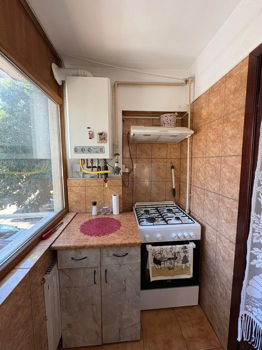 Vând apartament 3 camere decomandat