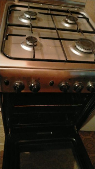 Продам газовую плиту