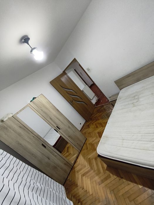 Proprietar Vând apartament decomandat  2 camere Valea aurie etaj 4