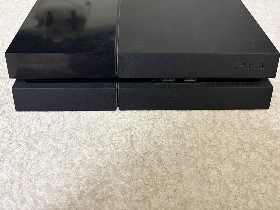продается PlayStation 4