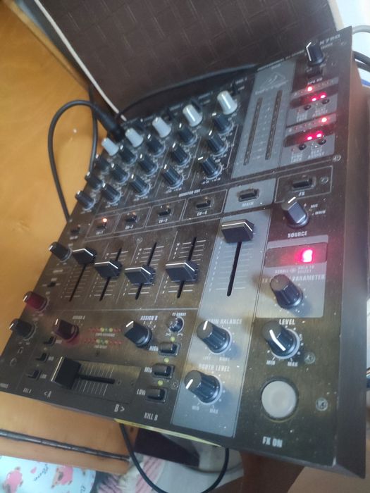 Behringer DJX 750 + Behringer PMP550M