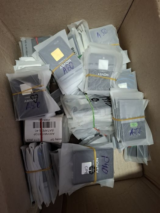 NOVEY telefonlariga batareykalar , ekran , shleyf va korpuslari bor...