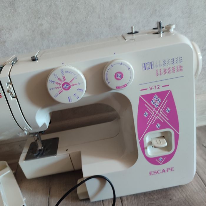 Швейная машинка ,бытовая