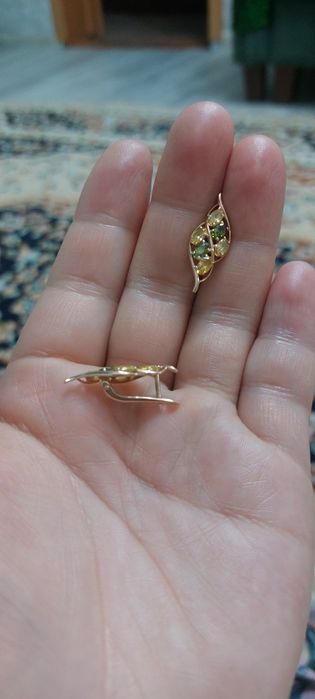 Золото серги продам