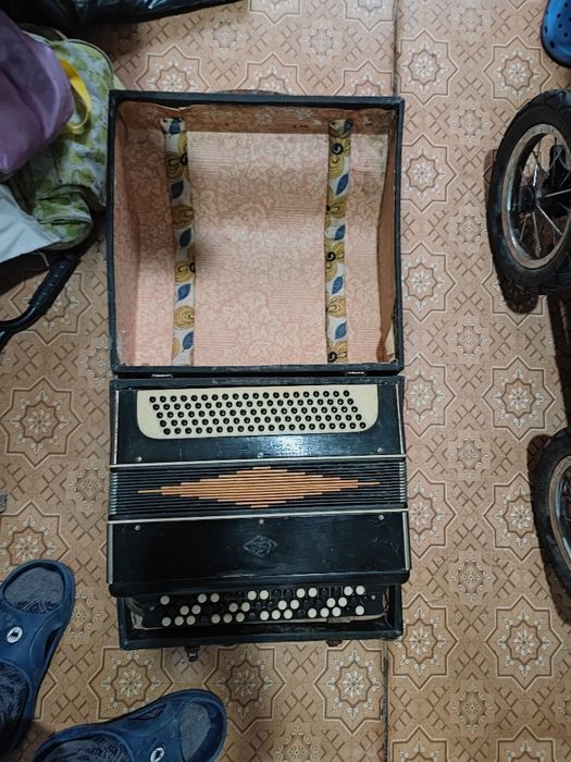 Продам баян. б/у