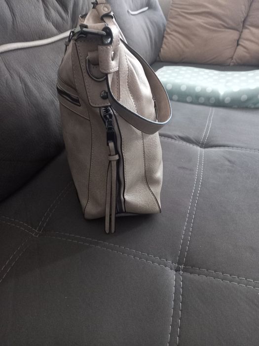 Нова дамска чанта с 4 джоба и 2 прегради