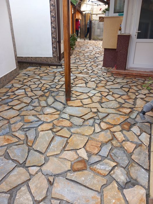 Vând piatra de munte și montez