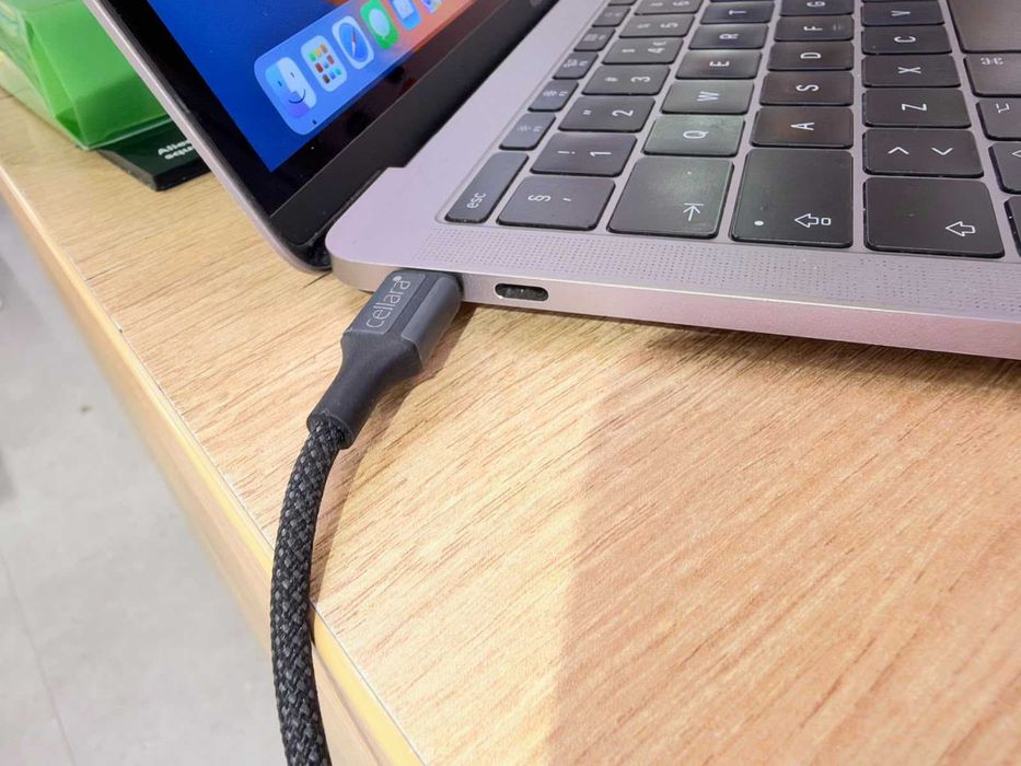 Apple MacBook Pro 13 2017 i5 8GB RAM SSD 256GB – Garanție 24 Luni