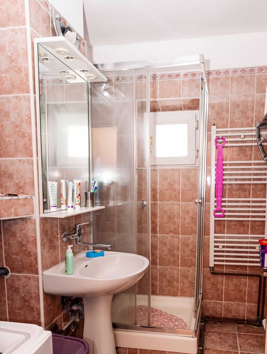 Apartament 3 camere, 75 mp + boxă 18 mp, Băile Herculane