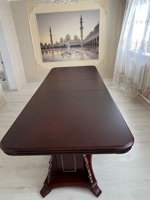 Продается обеденный стол