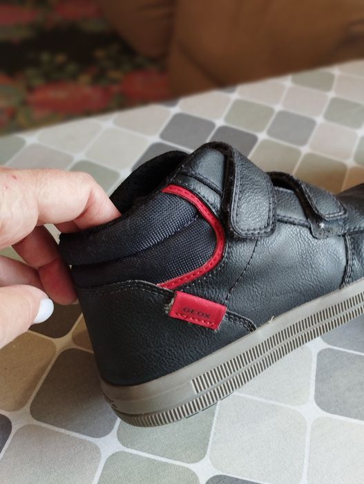 Высокие осенние кроссовки