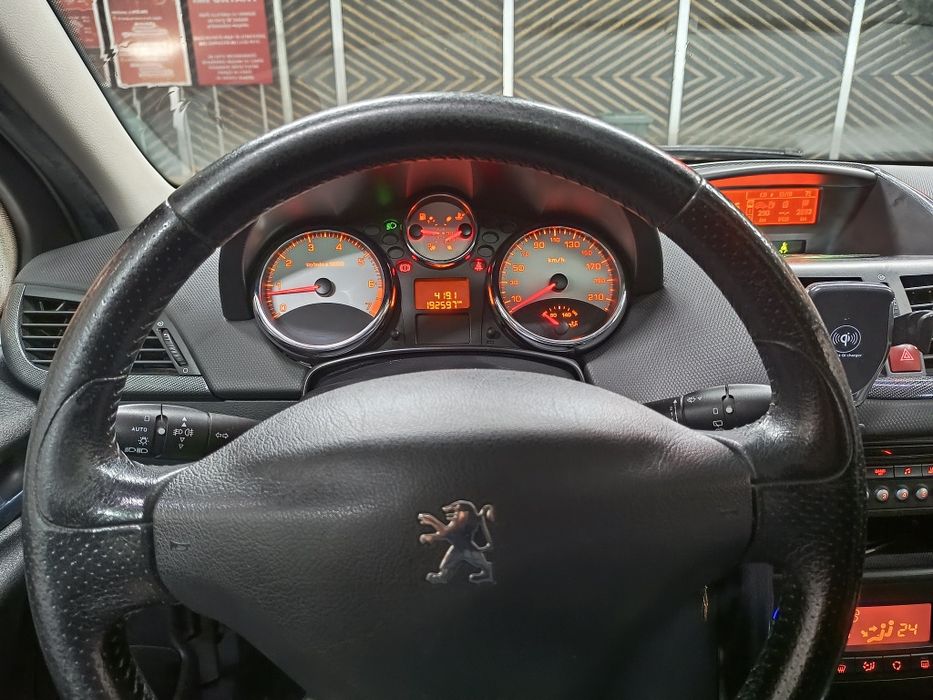 Vând Peugeot 207