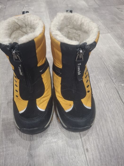 Продам детскую обувь зима.